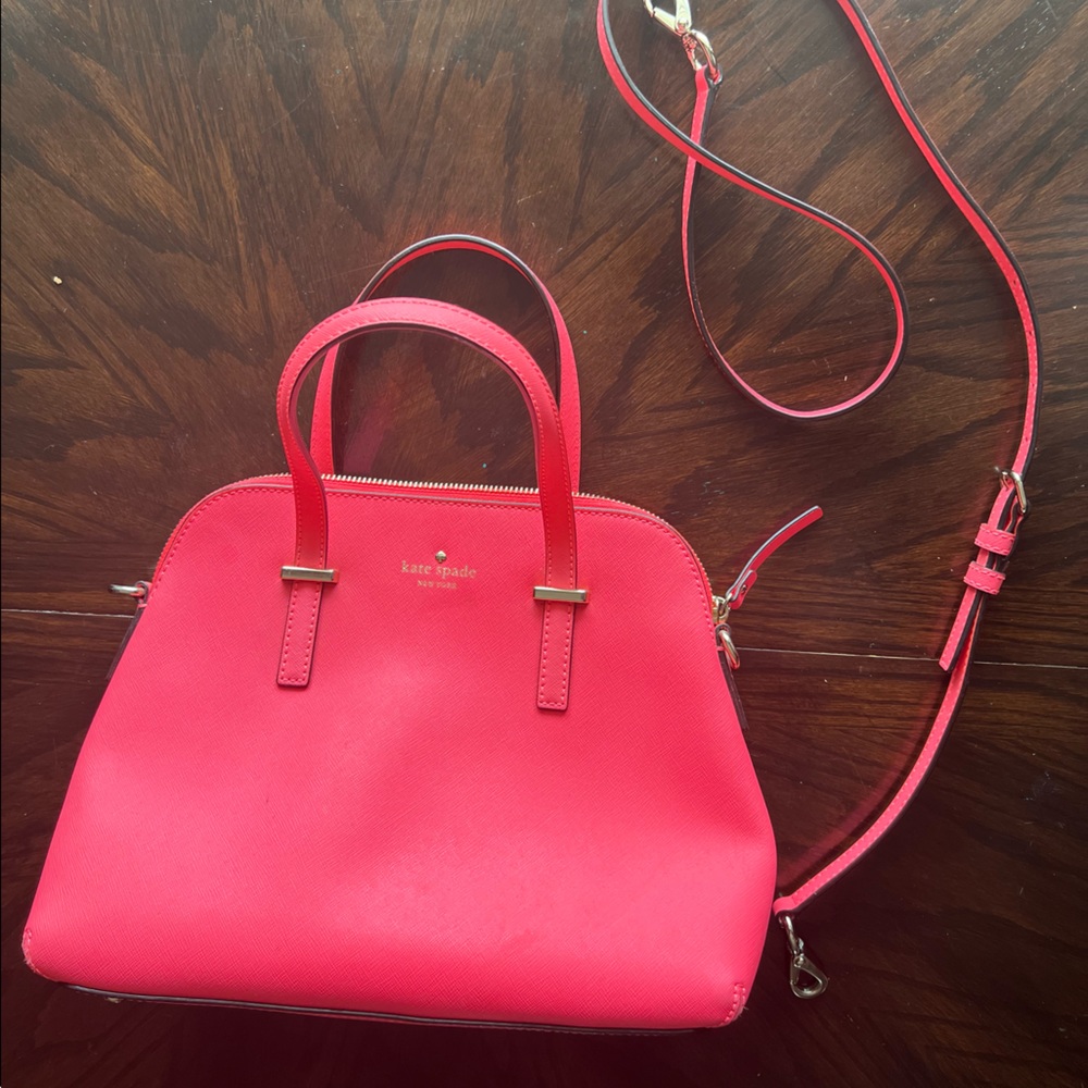 Medium size Kate Spade bag comes with cross body strap